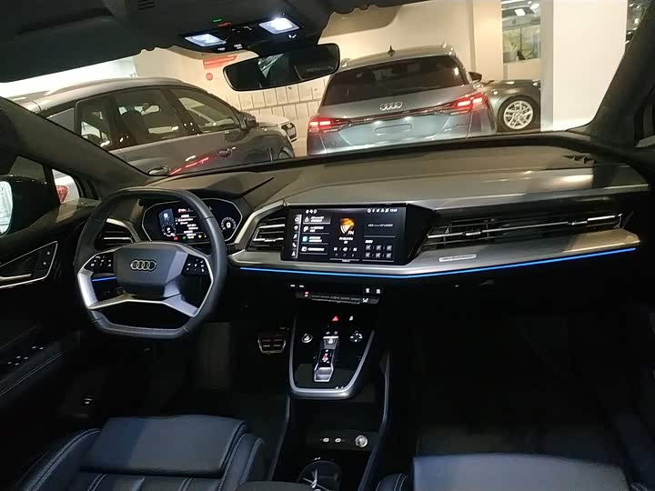 Фото 10 - Audi Q4 e-tron