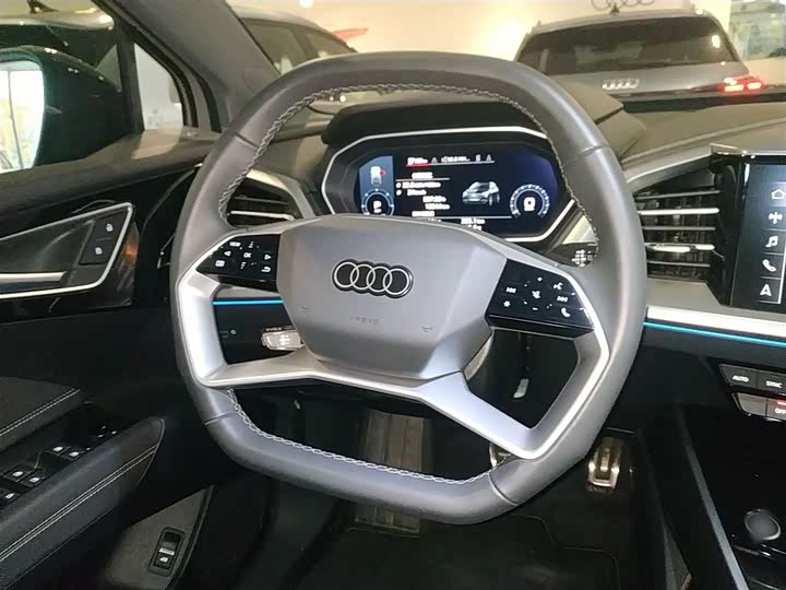 Фото 11 - Audi Q4 e-tron