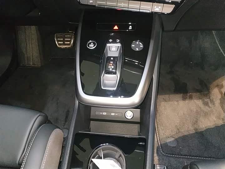 Фото 14 - Audi Q4 e-tron