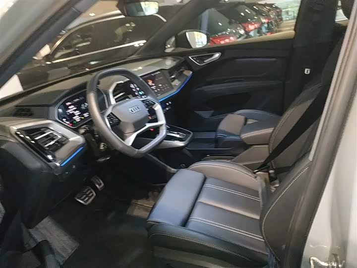 Фото 15 - Audi Q4 e-tron