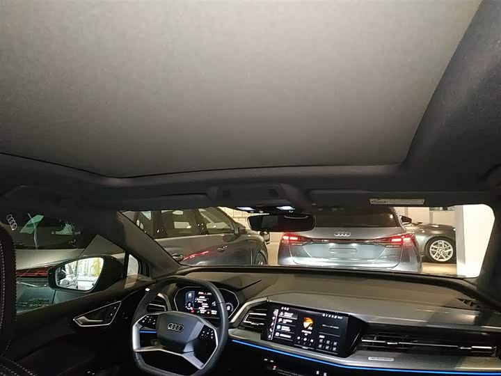 Фото 18 - Audi Q4 e-tron