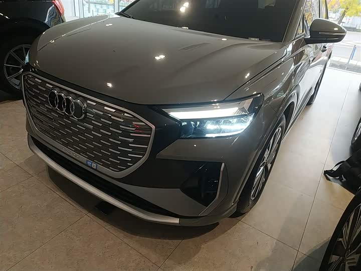 Фото 24 - Audi Q4 e-tron