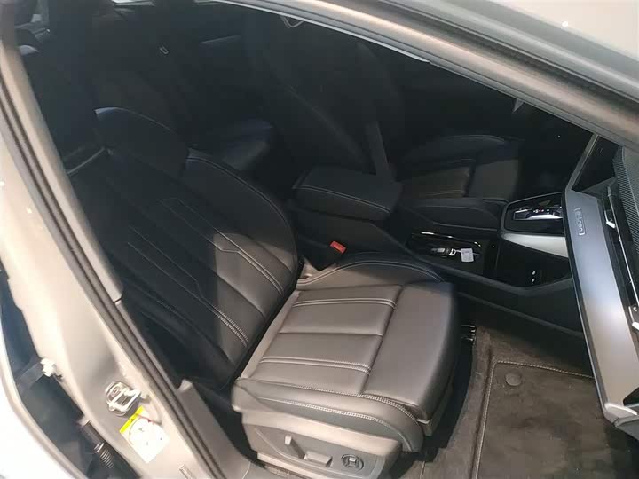 Фото 25 - Audi Q4 e-tron