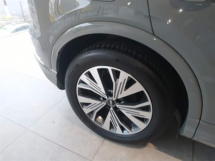 Фото 26 - Audi Q4 e-tron