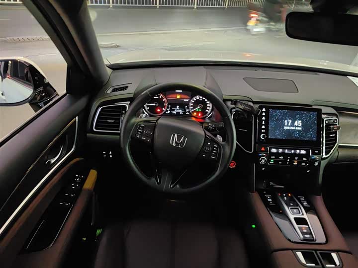 Фото 10 - Honda UR-V