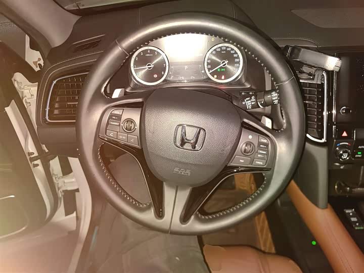 Фото 11 - Honda UR-V