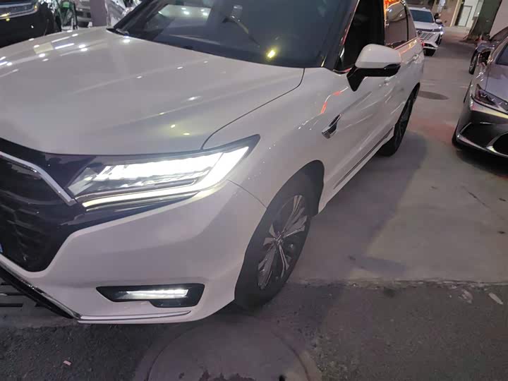 Фото 24 - Honda UR-V