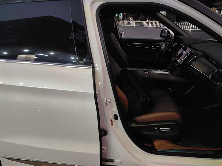 Фото 25 - Honda UR-V