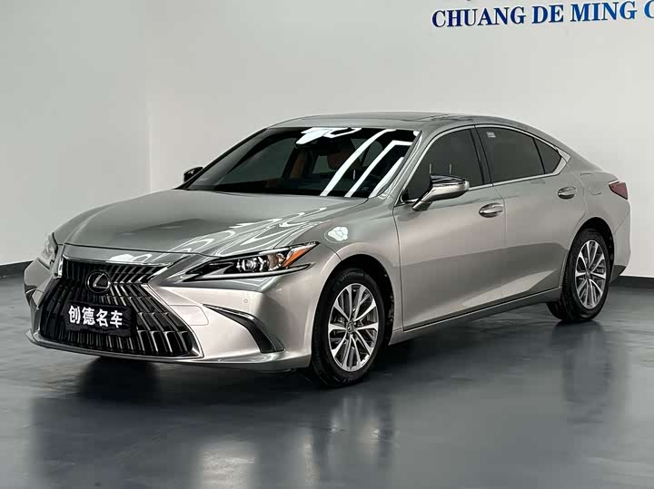 Фото 2 - Lexus ES