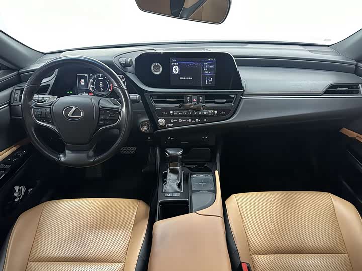 Фото 3 - Lexus ES