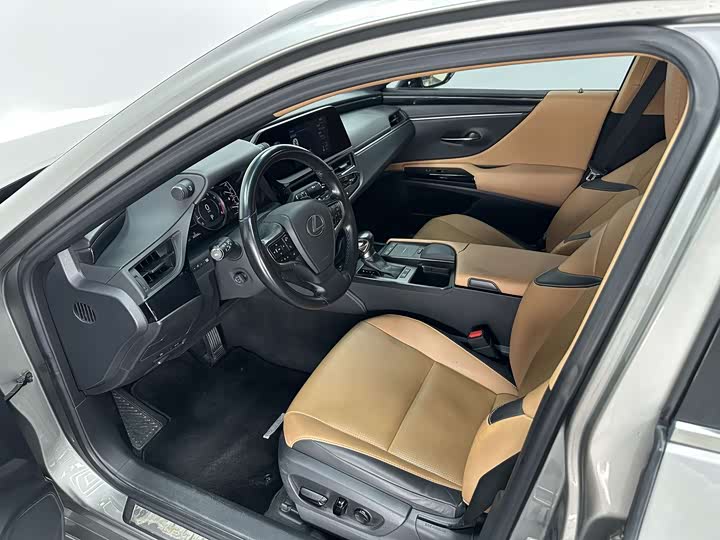 Фото 4 - Lexus ES