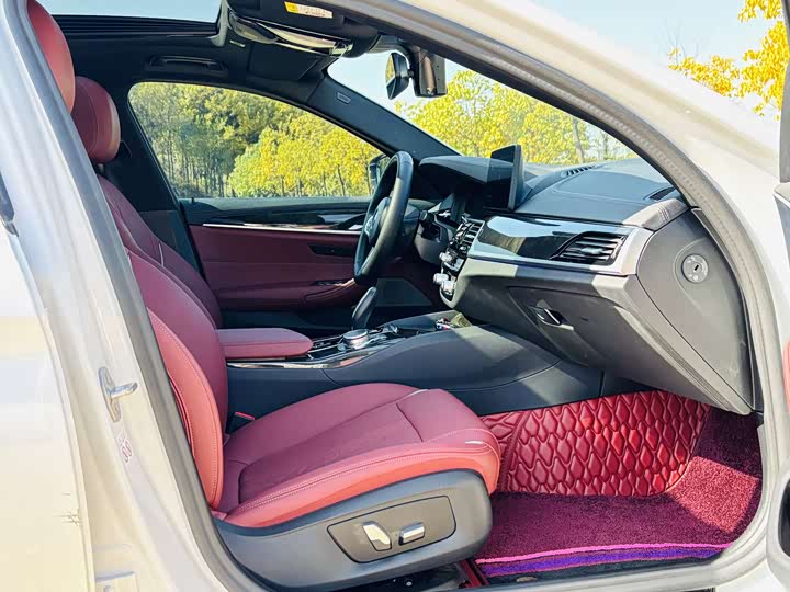 Фото 17 - BMW 5 Series