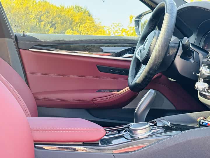 Фото 18 - BMW 5 Series