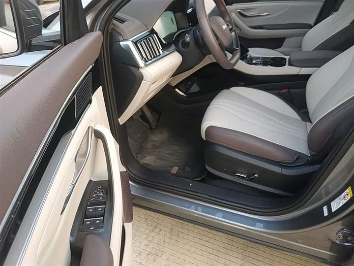 Фото 16 - BYD Song Plus Hybrid/EV