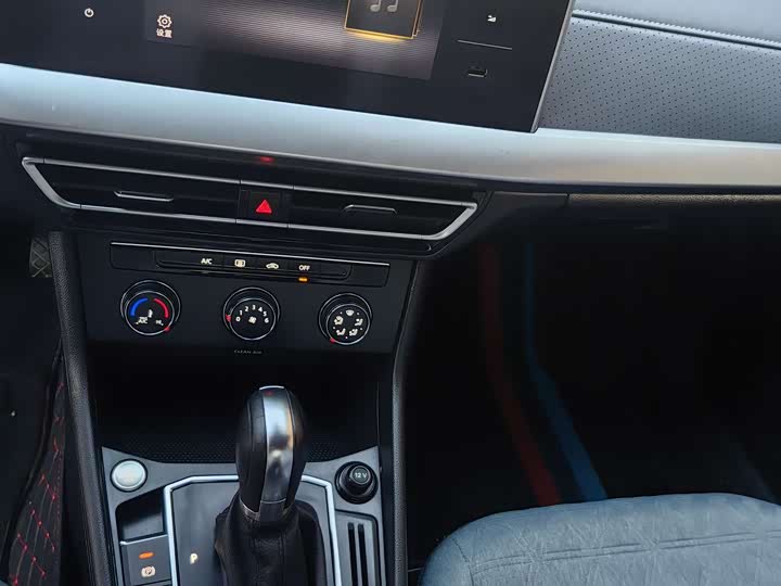 Фото 8 - Volkswagen Lavida