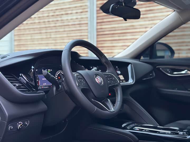 Фото 15 - Buick Envision Plus