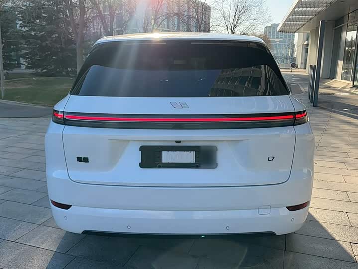 Фото 11 - LiXiang L7