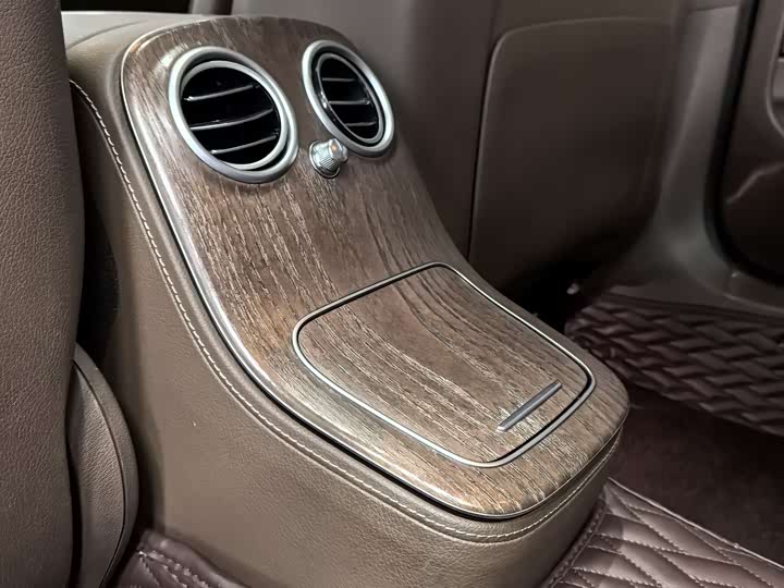 Фото 12 - Mercedes-Benz E-Class