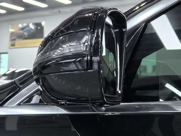 Фото 13 - Mercedes-Benz E-Class