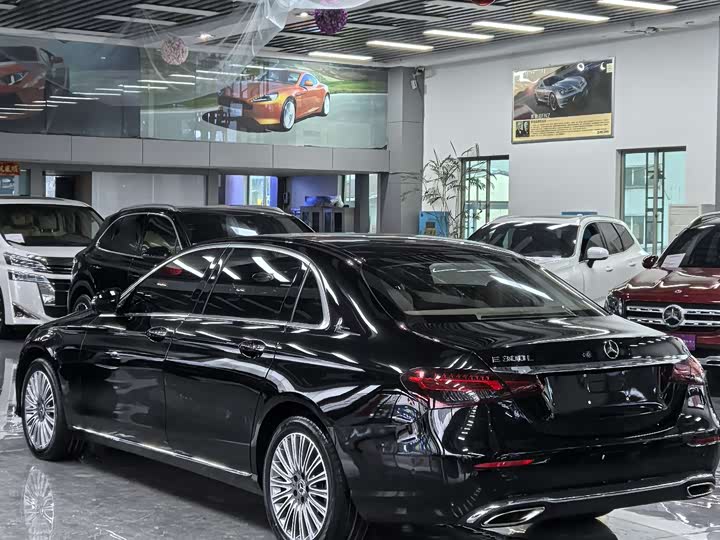 Фото 16 - Mercedes-Benz E-Class