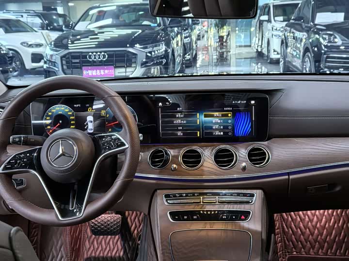 Фото 6 - Mercedes-Benz E-Class