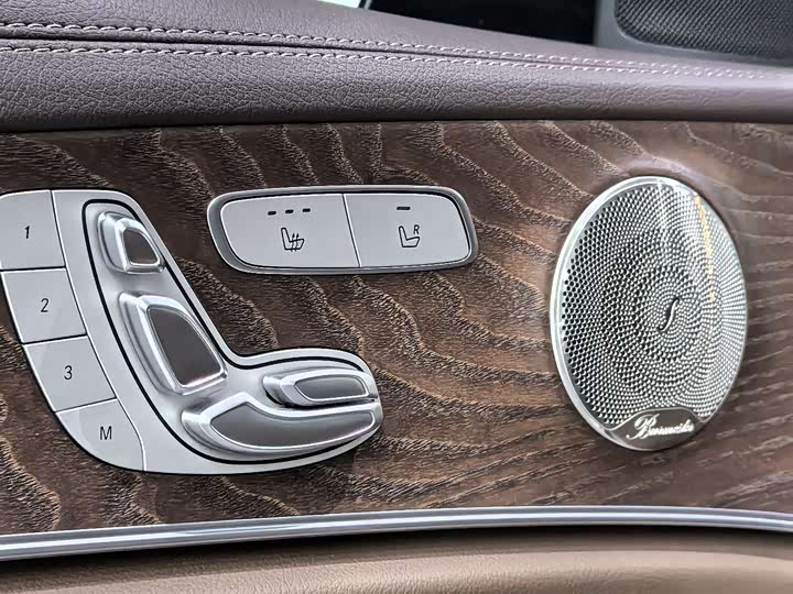 Фото 7 - Mercedes-Benz E-Class