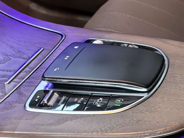 Фото 8 - Mercedes-Benz E-Class