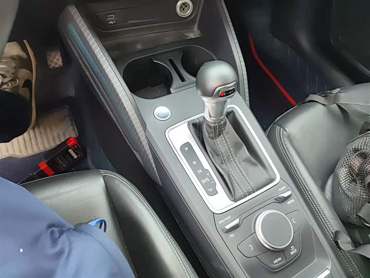 Фото 14 - Audi Q2L