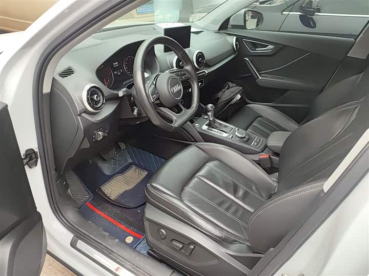 Фото 16 - Audi Q2L