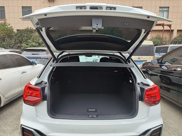 Фото 19 - Audi Q2L