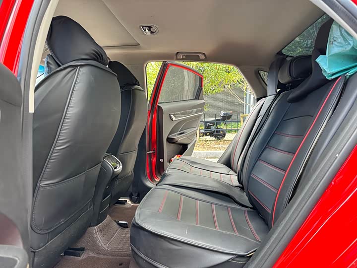 Фото 11 - Geely Binrui