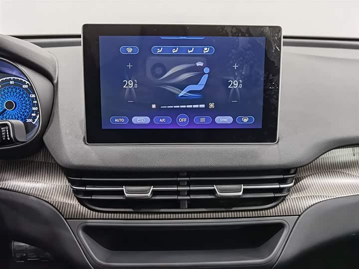 Фото 12 - Hongqi E-QM5