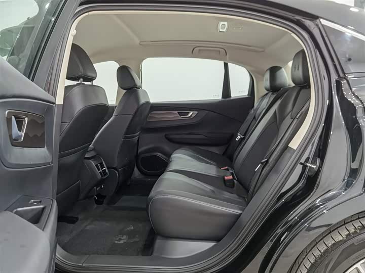 Фото 15 - Hongqi E-QM5