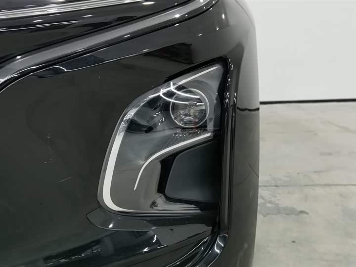 Фото 7 - Hongqi E-QM5