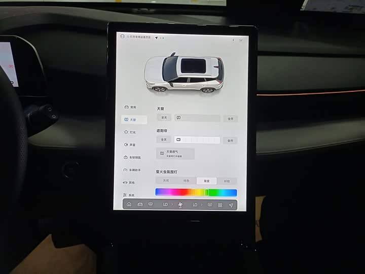 Фото 13 - Geely Atlas