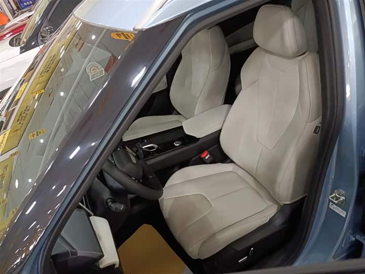 Фото 15 - Geely Atlas