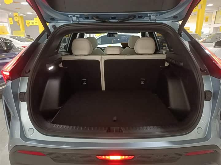 Фото 19 - Geely Atlas