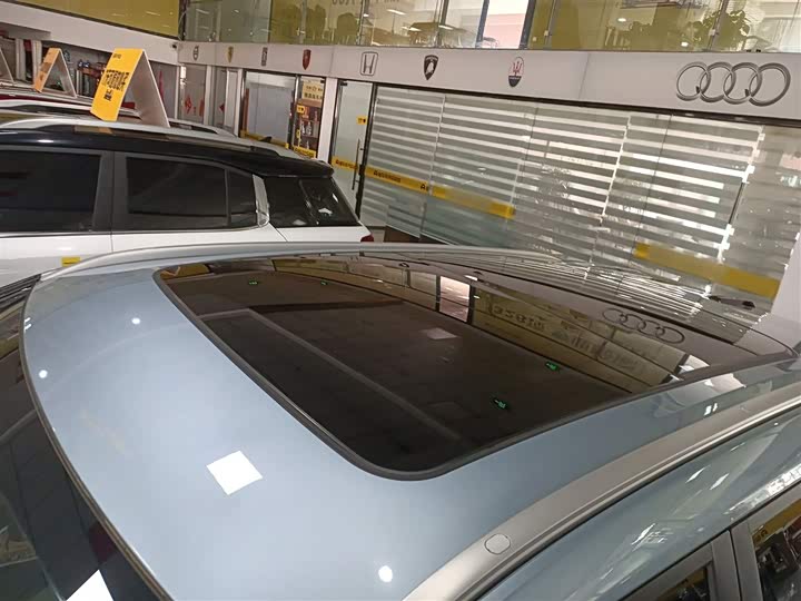 Фото 27 - Geely Atlas