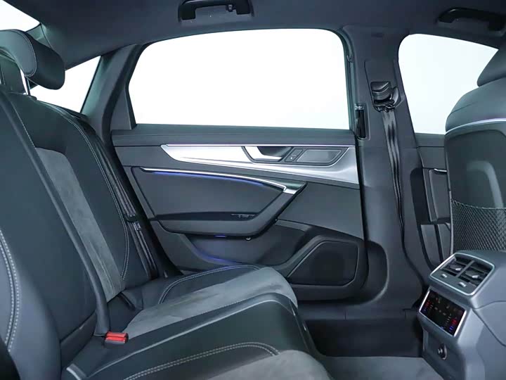 Фото 8 - Audi A6L