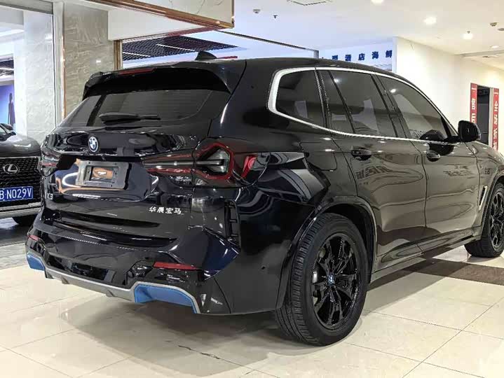 Фото 4 - BMW iX3