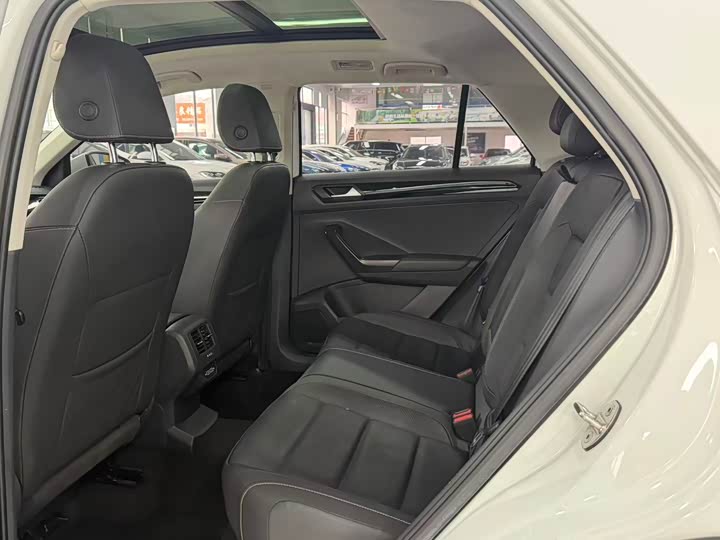 Фото 6 - Volkswagen T-Roc