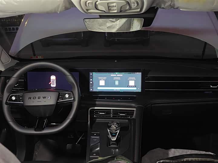 Фото 10 - Roewe RX5 Hybrid