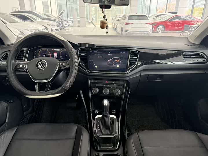 Фото 18 - Volkswagen T-Roc