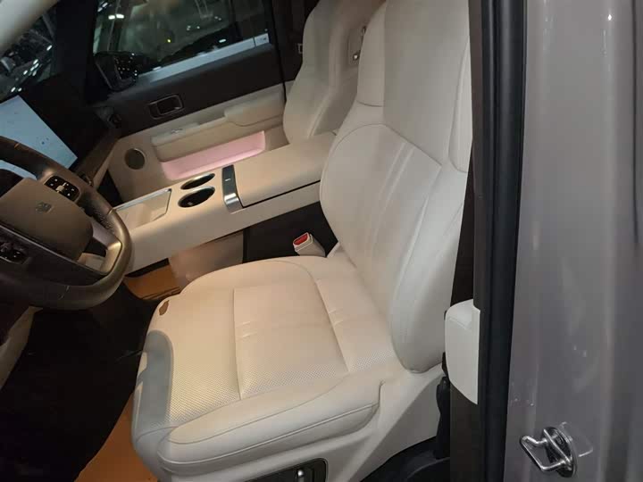 Фото 15 - LiXiang Mega