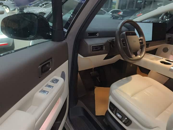 Фото 16 - LiXiang Mega