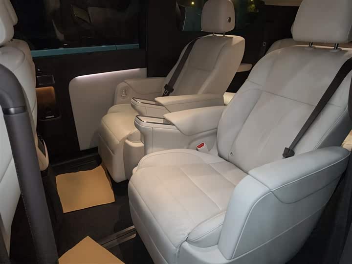 Фото 17 - LiXiang Mega