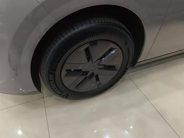 Фото 22 - LiXiang Mega