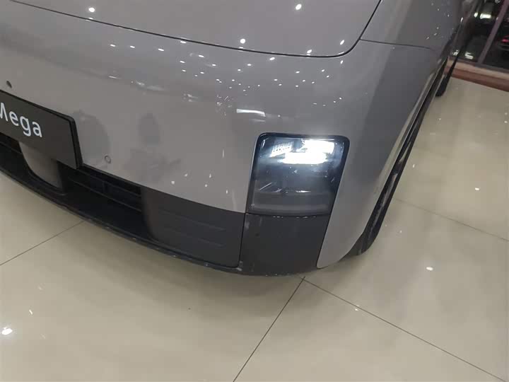 Фото 23 - LiXiang Mega