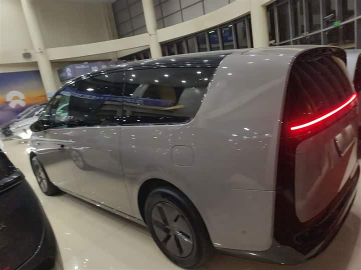 Фото 5 - LiXiang Mega