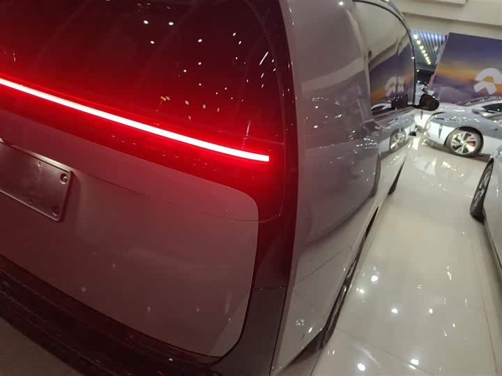 Фото 8 - LiXiang Mega